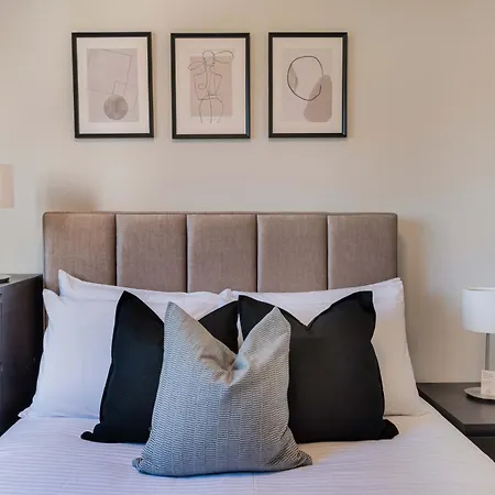 Phaedrus Living Evergreen Flat Nikozja