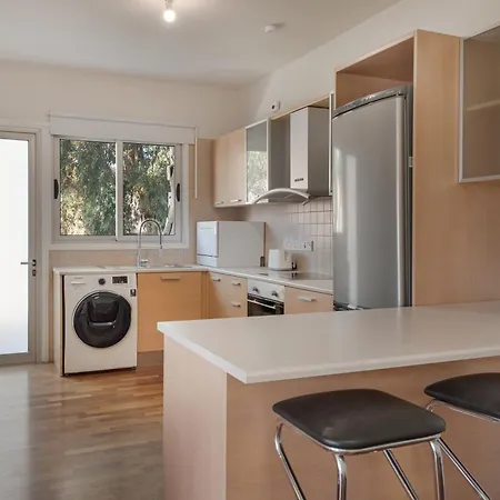 Phaedrus Living Evergreen Flat Apartament